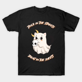 Cat Ghost Print: Cute Halloween Kitty in a Sheet | Spooky Halloween Decor for Cat Lovers T-Shirt